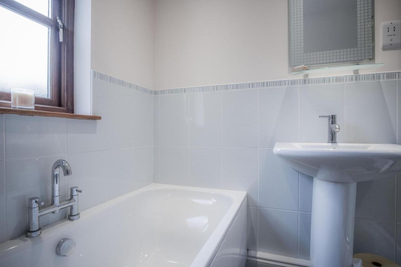 Llais Afon - 3 Bedroom Holiday Home - Fishguard Exterior photo
