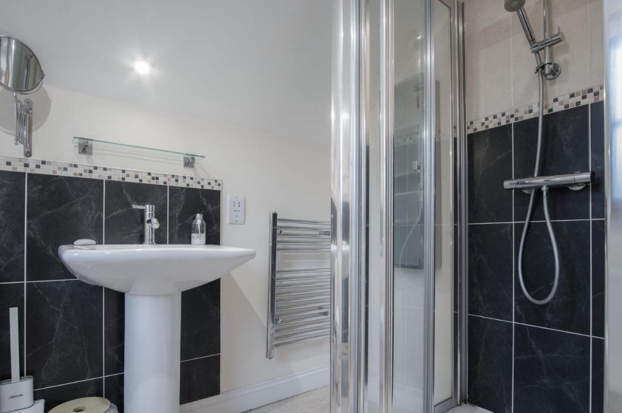 Llais Afon - 3 Bedroom Holiday Home - Fishguard Exterior photo